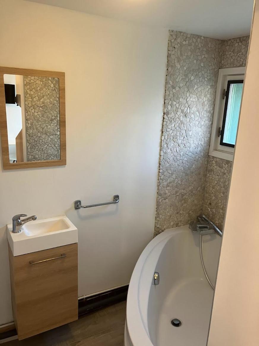 Le Nid Castries - Charmant logement complet et équipé Centre Castries proche Montpellier Extérieur photo